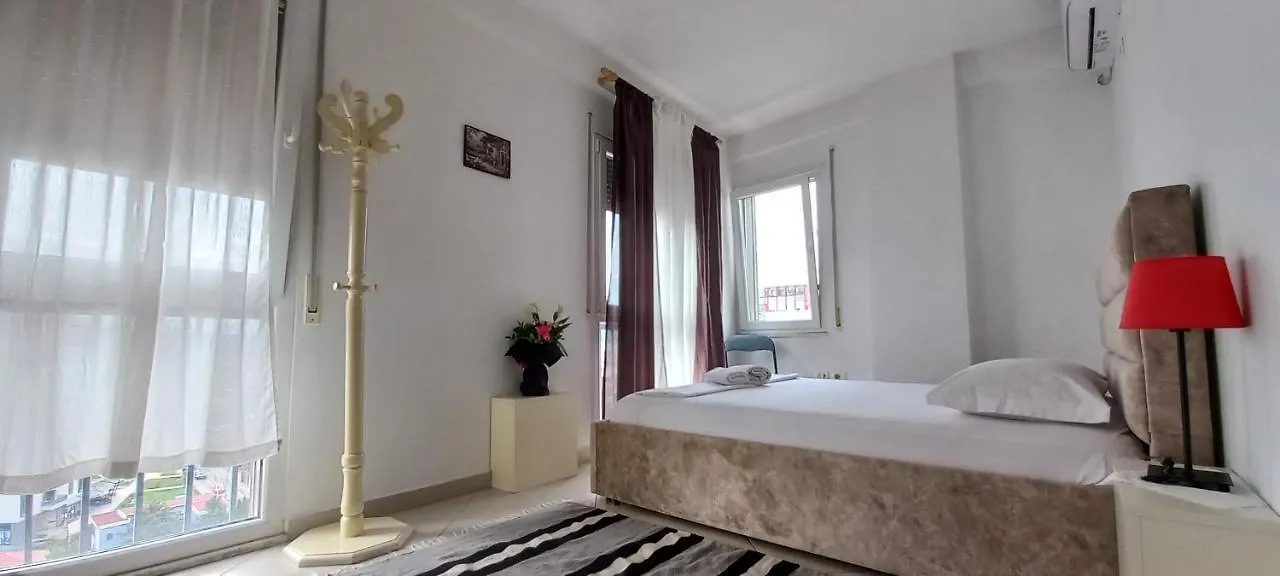 招待所 Guesthouse 地拉那